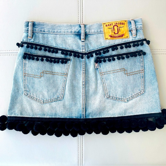 NWT MARC JACOBS
Pompom-embellished Blue Jean Denim Mini Skirt EU Size 25 Indigo - Picture 2 of 13